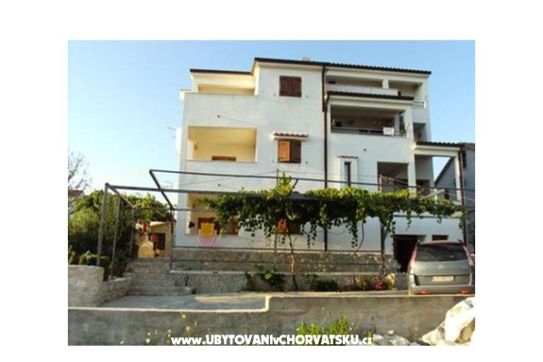 Apartamenty Dinko s grijanim bazenom – foto 2