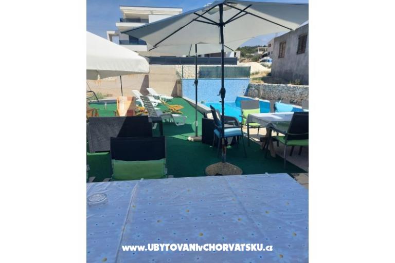 Apartamenty Dinko s grijanim bazenom – foto 8