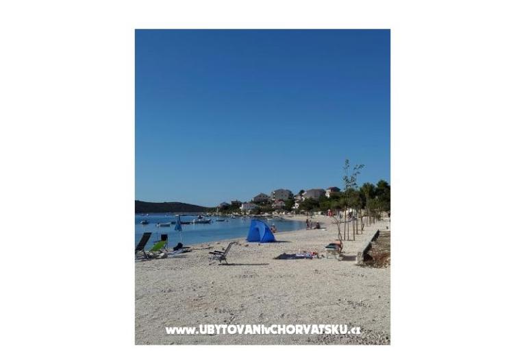 Apartamenty Dinko s grijanim bazenom – foto 9