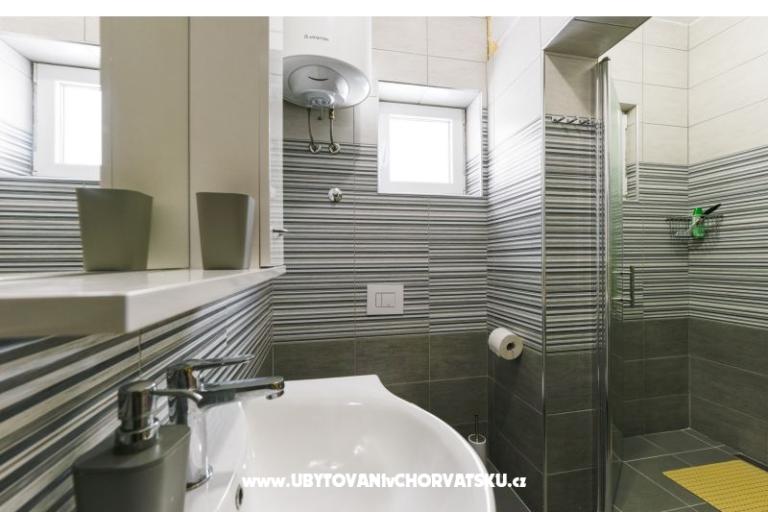 Apartament z basenem and jacuzzi – foto 10