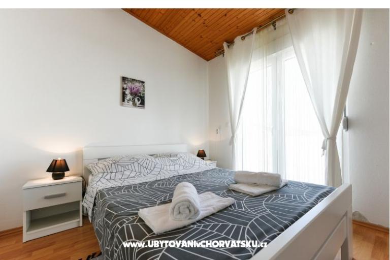 Apartament z basenem and jacuzzi – foto 12