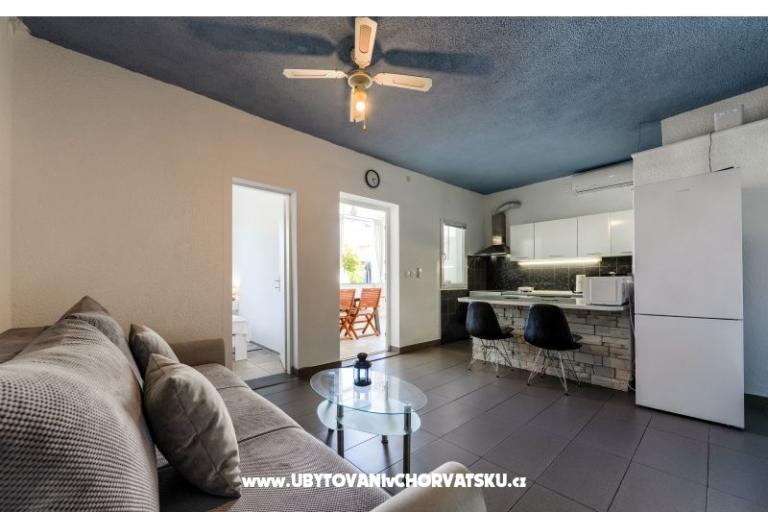 Apartament z basenem and jacuzzi – foto 17