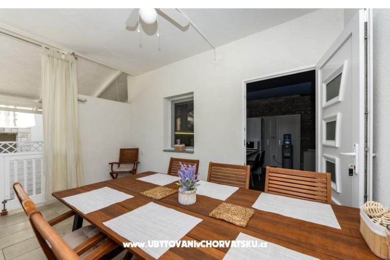 Apartament z basenem and jacuzzi – foto 19
