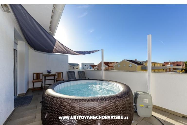 Apartament z basenem and jacuzzi – foto 22