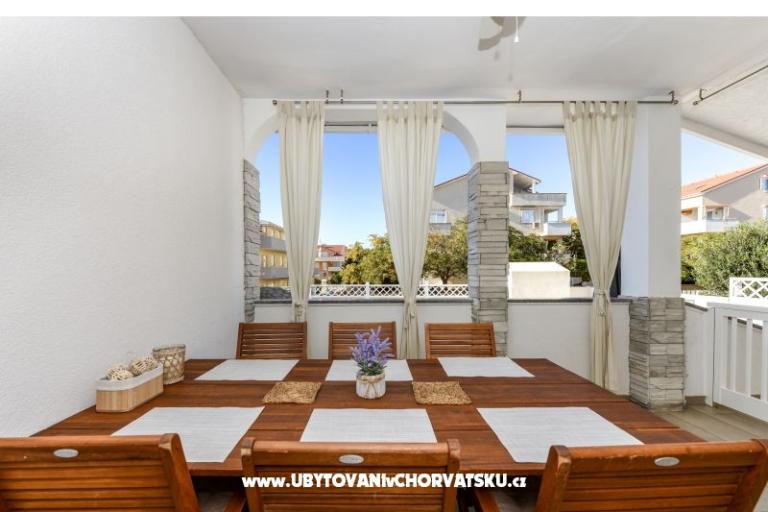 Apartament z basenem and jacuzzi – foto 23