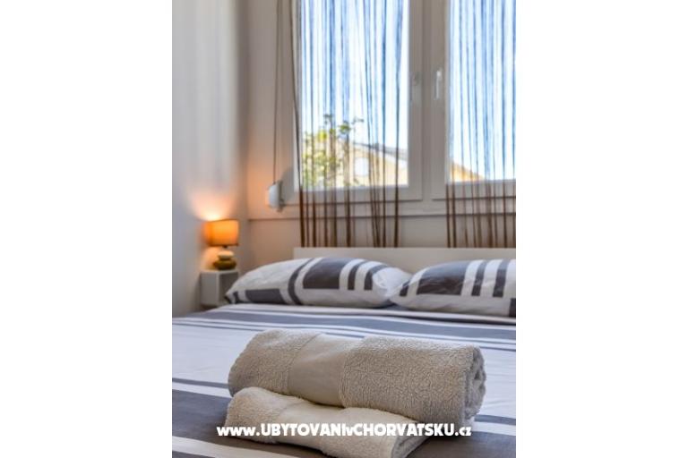 Apartament z basenem and jacuzzi – foto 25