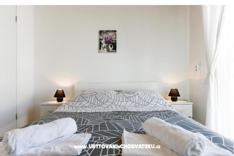 Apartament z basenem and jacuzzi – foto 27