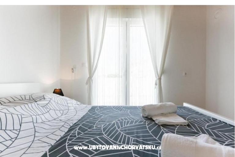 Apartament z basenem and jacuzzi – foto 28