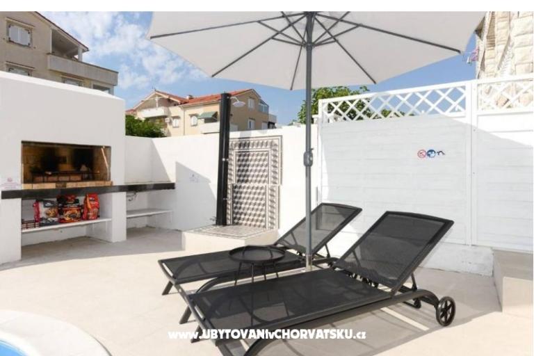 Apartament z basenem and jacuzzi – foto 30