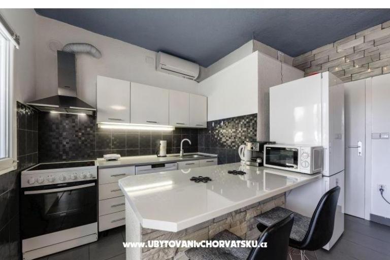 Apartament z basenem and jacuzzi – foto 5