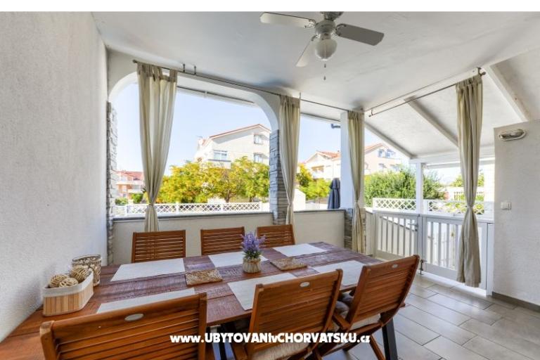 Apartament z basenem and jacuzzi – foto 8