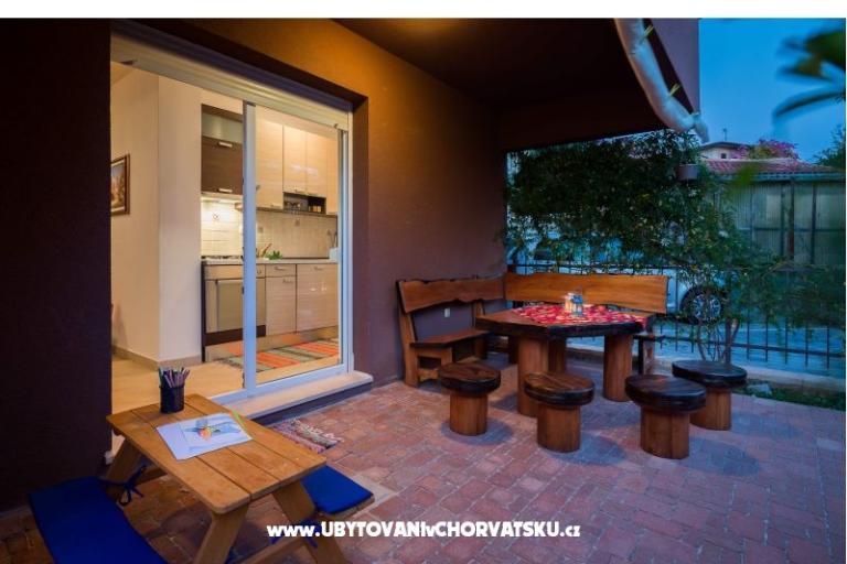 LAURA, 110 m2 pool, 100 m to beach – foto 4