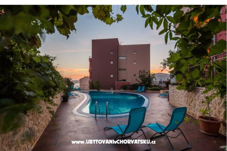 LAURA, 110 m2 pool, 100 m to beach – foto 5