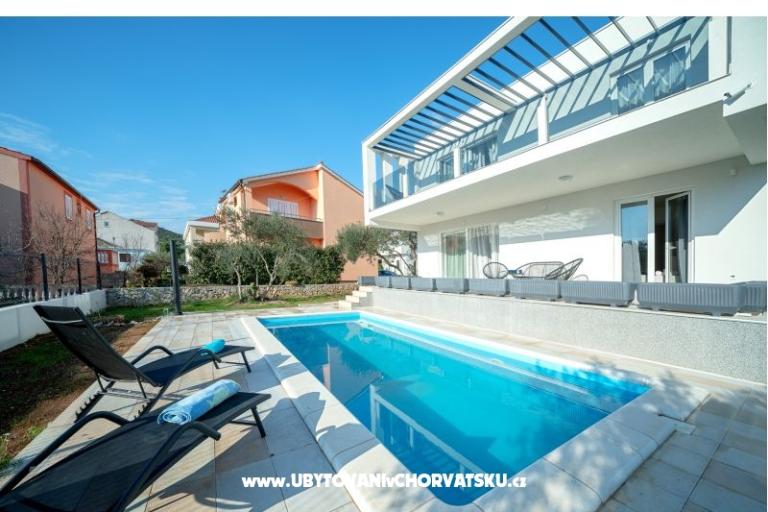 Beach Villa z basenem Tribunj – foto 2